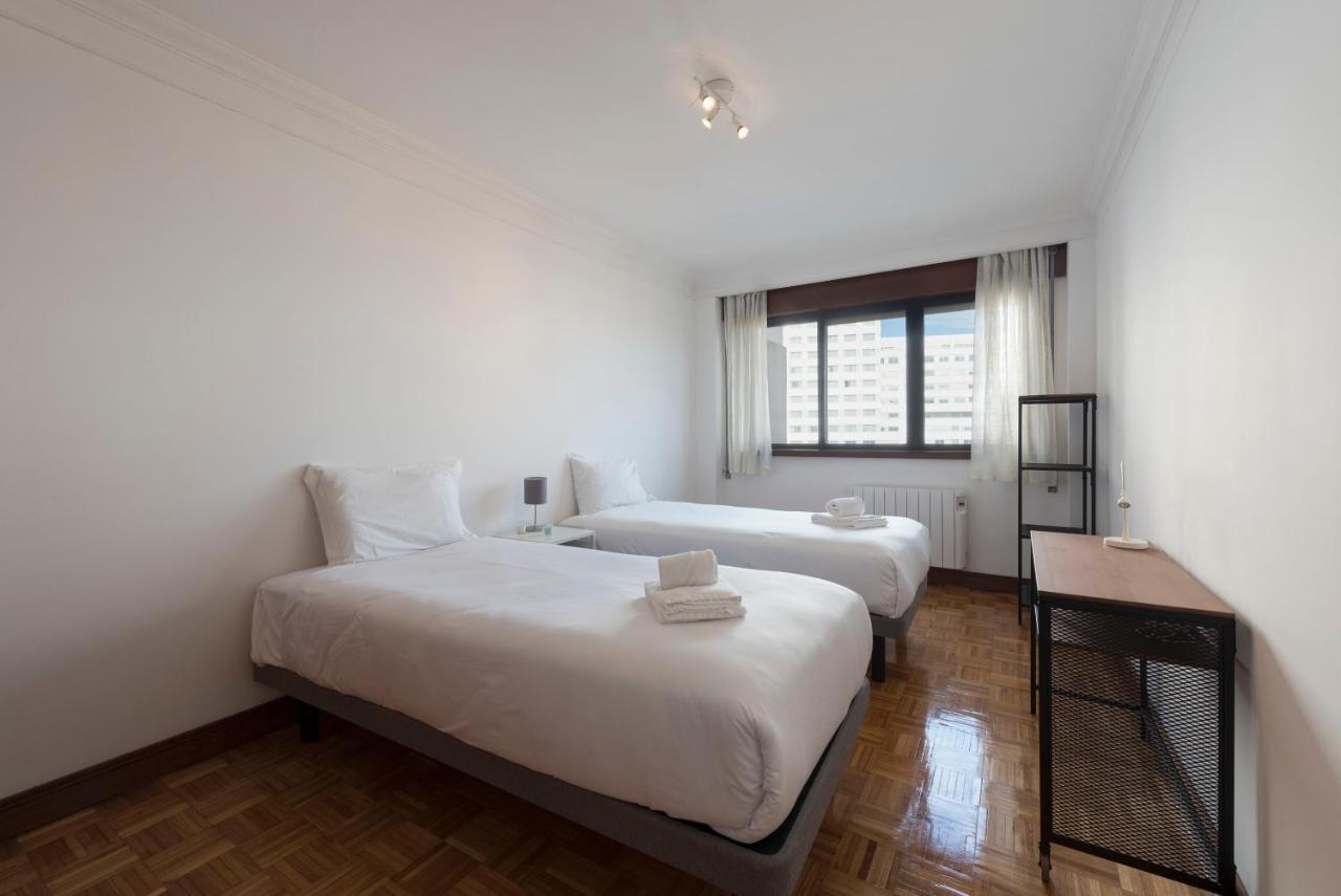 Lovelystay - Charming 3Br Flat W/ Free Parking In Devesas Віла-Нова-де-Гая Екстер'єр фото
