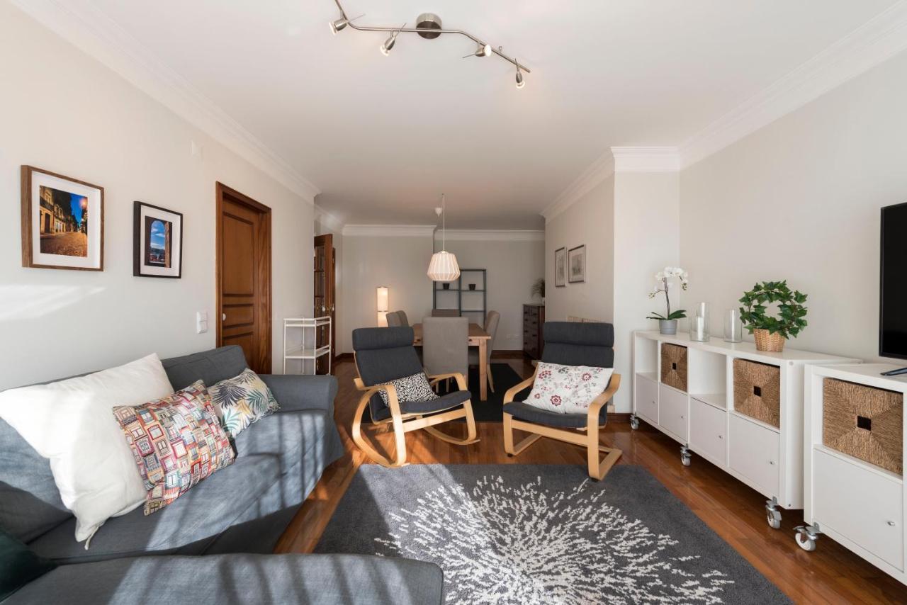 Lovelystay - Charming 3Br Flat W/ Free Parking In Devesas Віла-Нова-де-Гая Екстер'єр фото