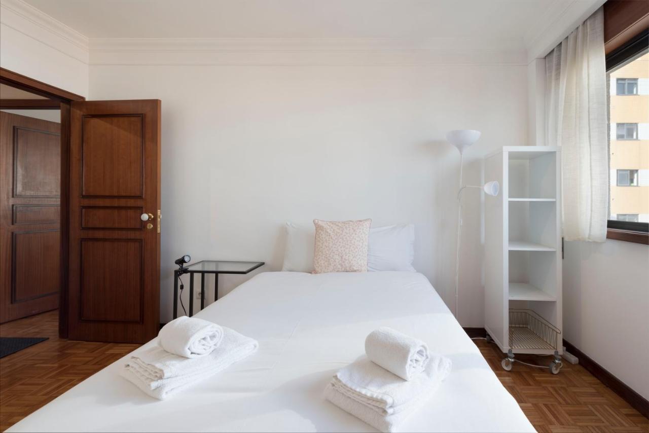 Lovelystay - Charming 3Br Flat W/ Free Parking In Devesas Віла-Нова-де-Гая Екстер'єр фото