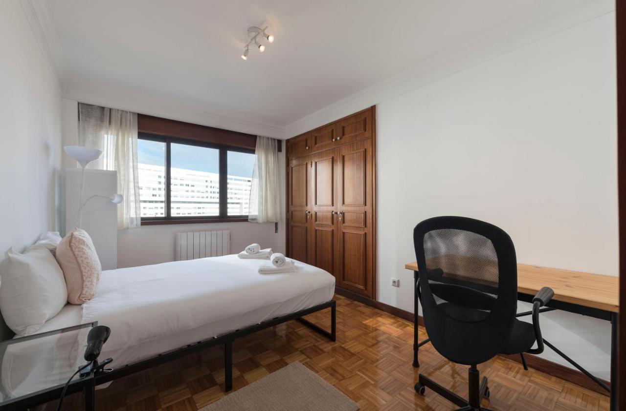 Lovelystay - Charming 3Br Flat W/ Free Parking In Devesas Віла-Нова-де-Гая Екстер'єр фото